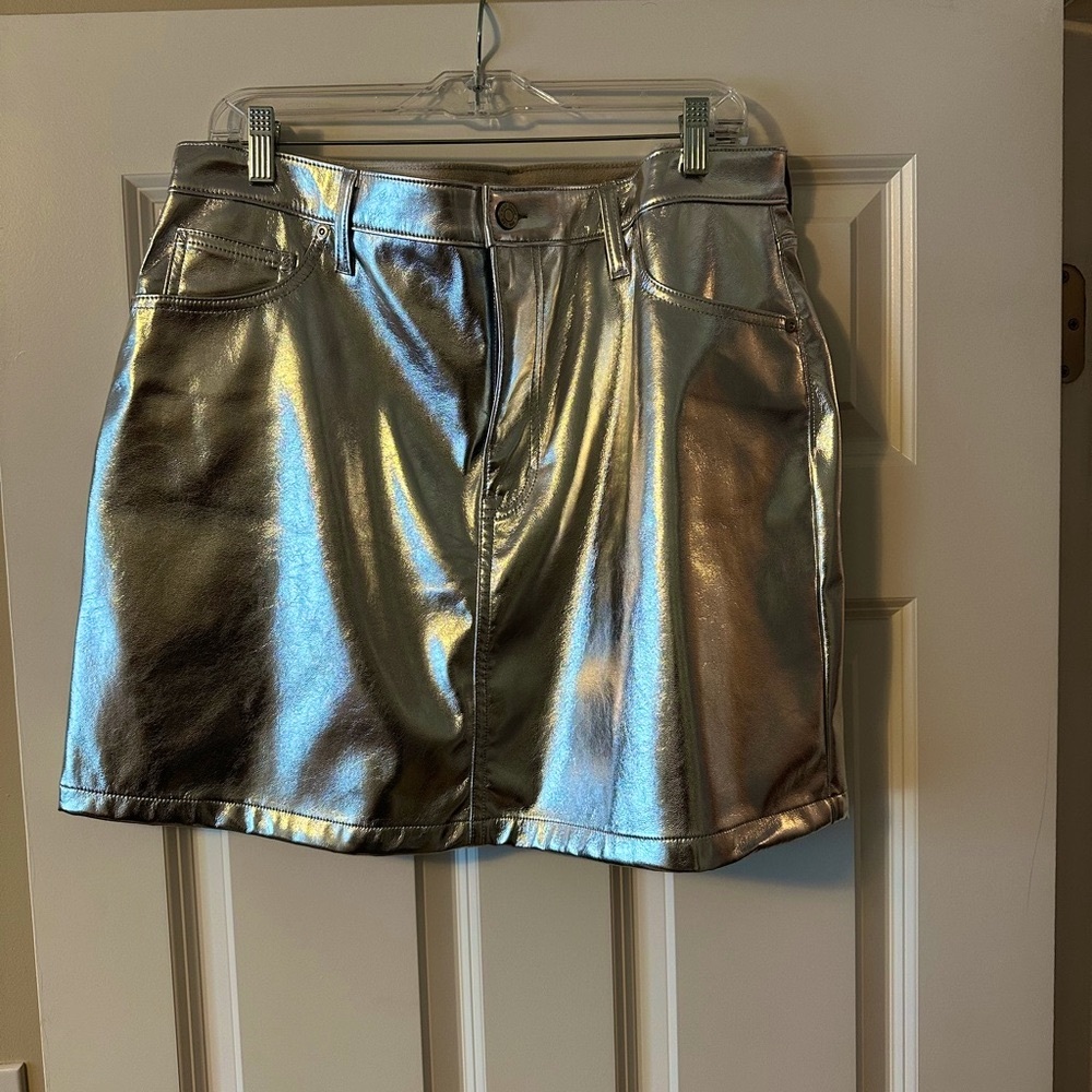 NWOT Gap Silver Faux Leather Mini Skirt